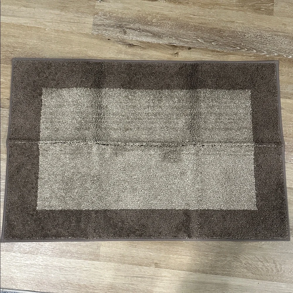 NWT non slip kitchen mag. Beige and brown